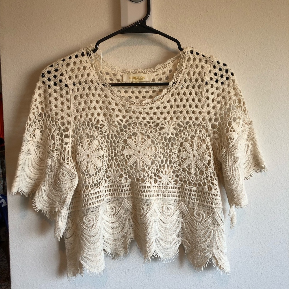 Women’s Lace Tee (medium)